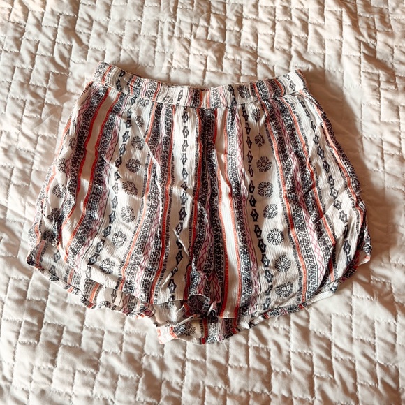 Abercrombie & Fitch Pants - Abercrombie and Fitch Patterned Flowy Shorts Size Small